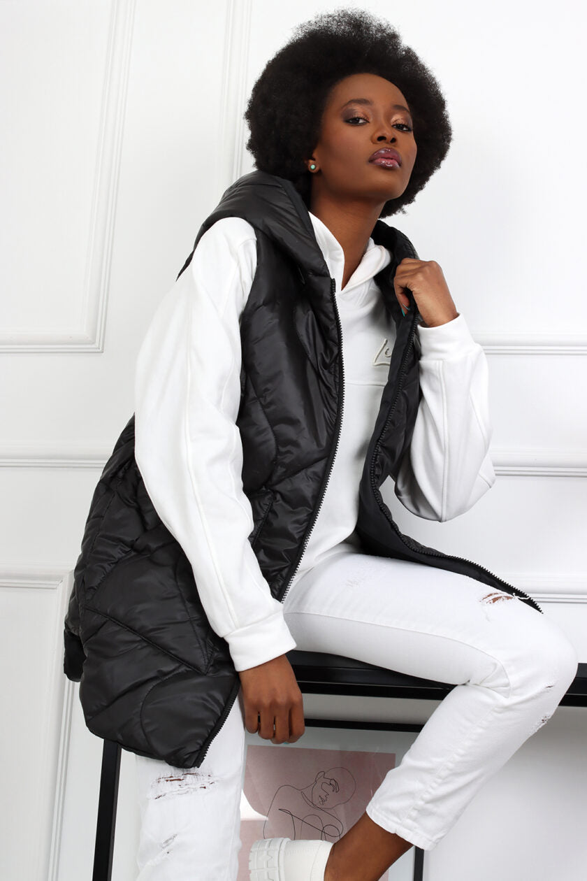 Melna sieviešu veste