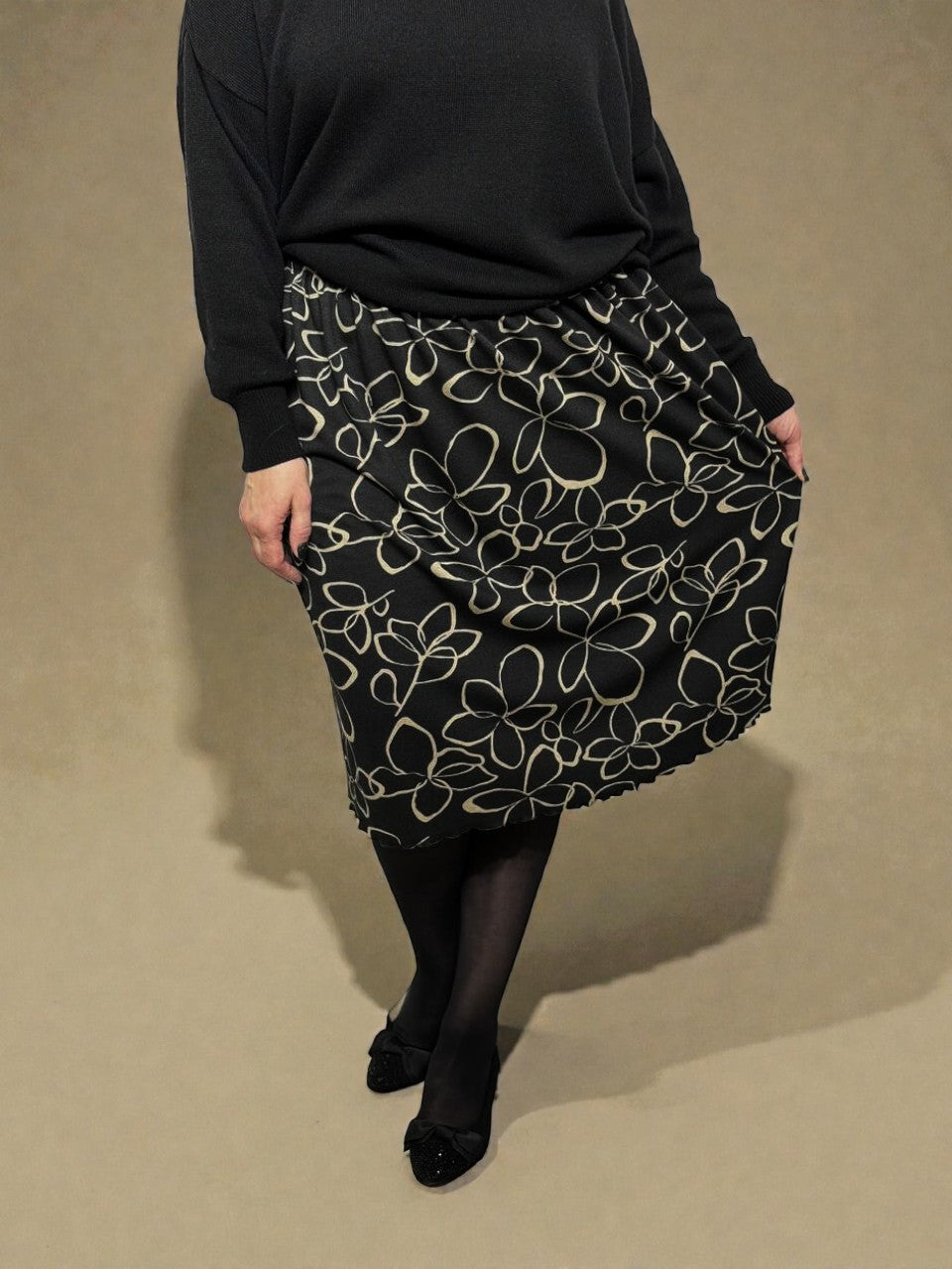 Midi svārki ar ziedu rakstu