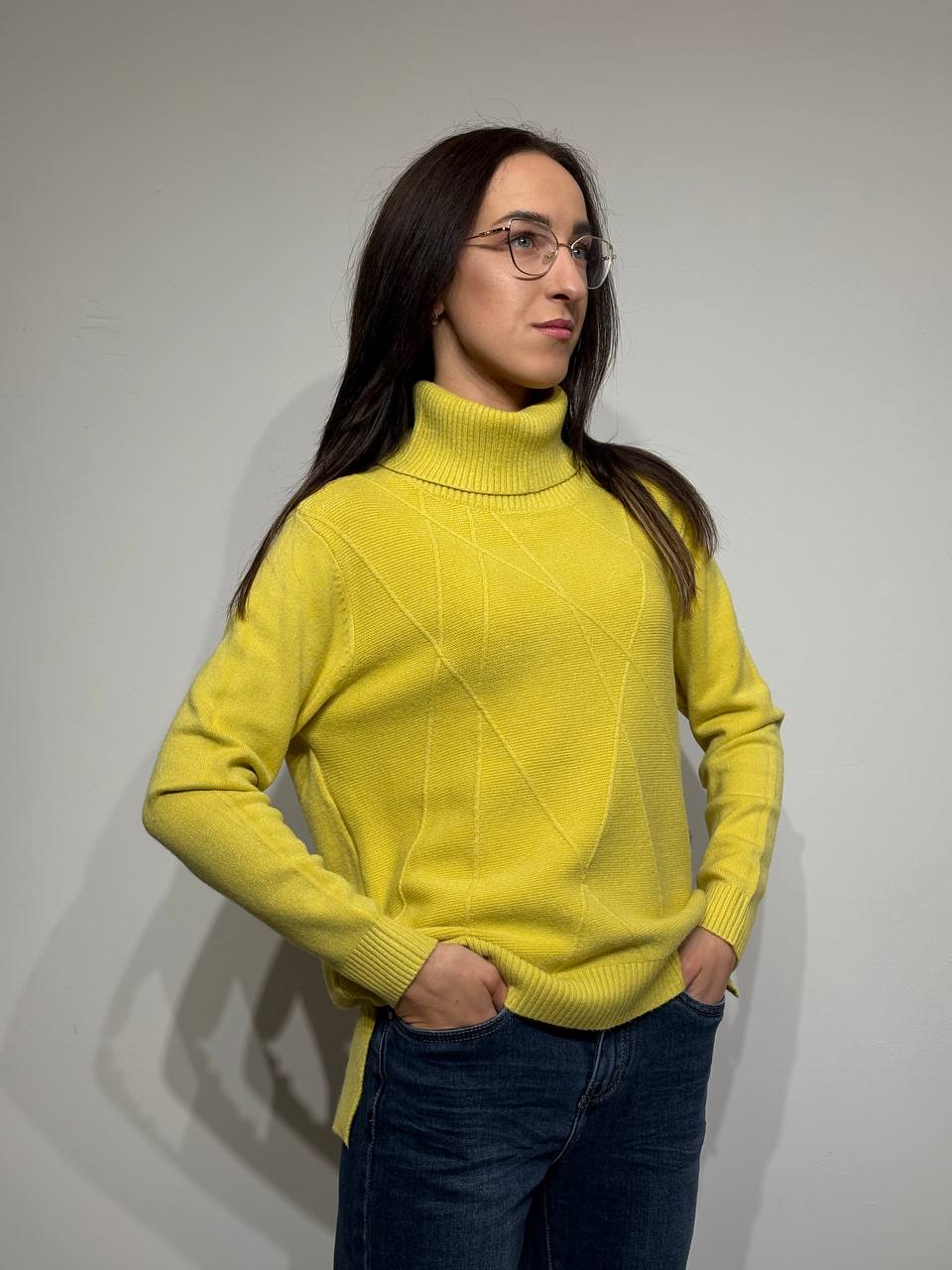 Silts džemperis ar šķēlumiem sānos