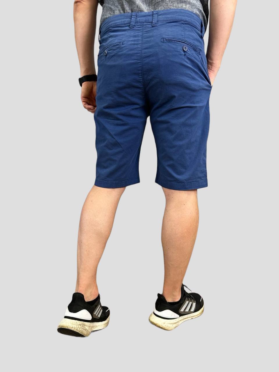 Flexible chinos shorts from Cazzotti