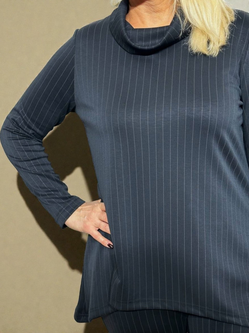 Solid women's pantsuit