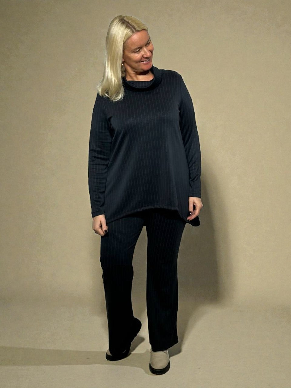 Solīds naiste pükste ülikond