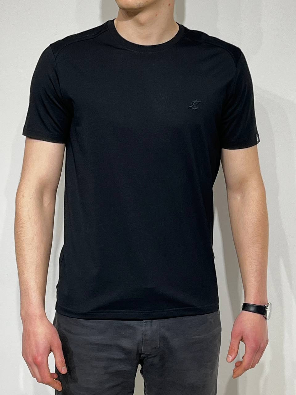 Sportiškas vyriškas marškinėlis