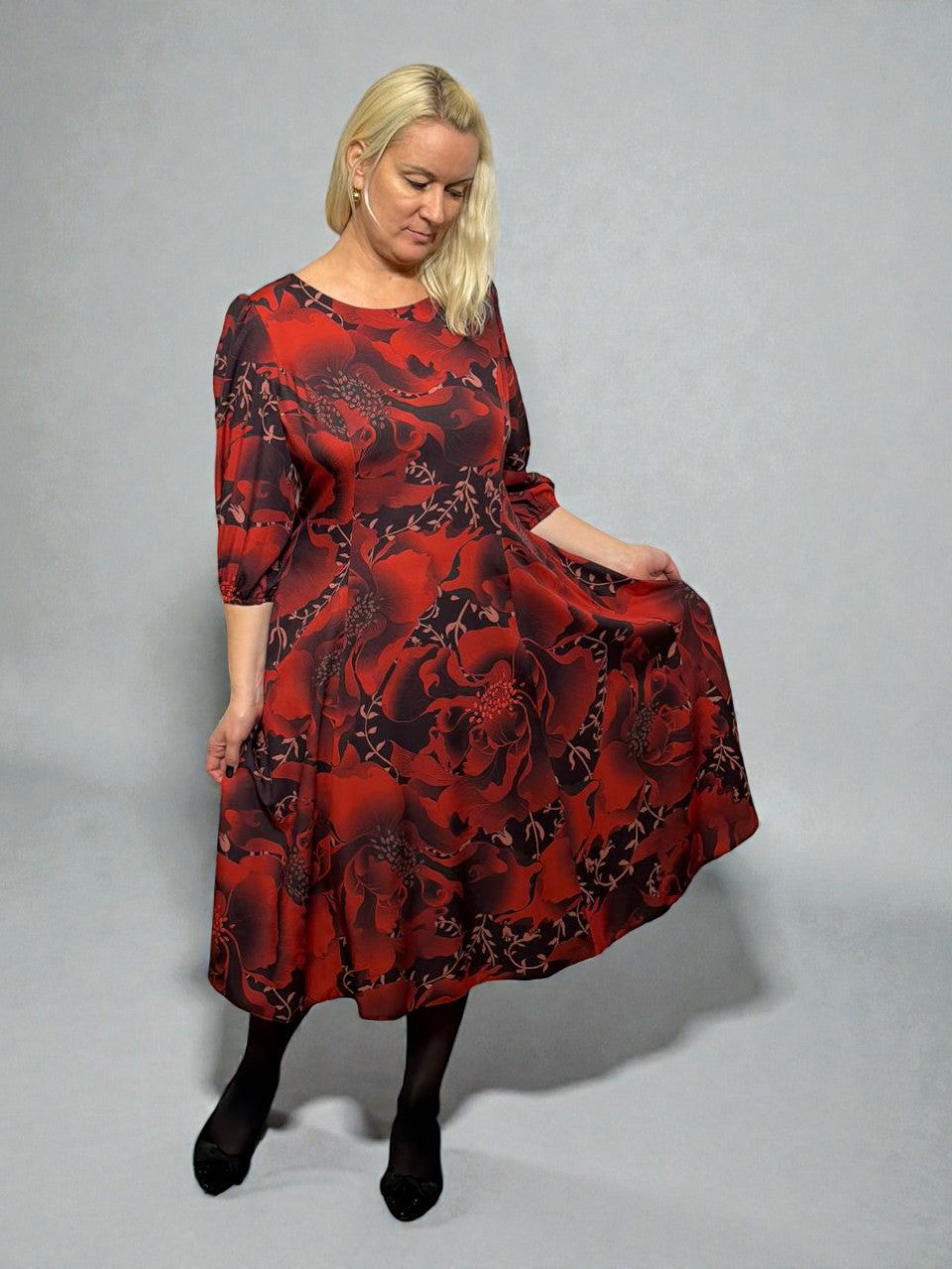 Kleita-sievietēm-ar-jostu