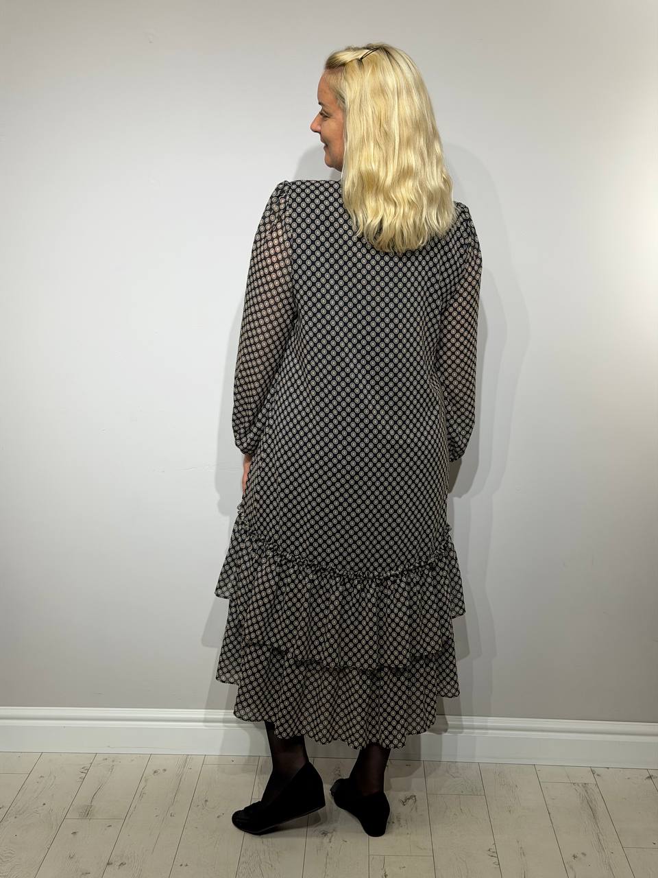 Svinīga taisna gara kleita