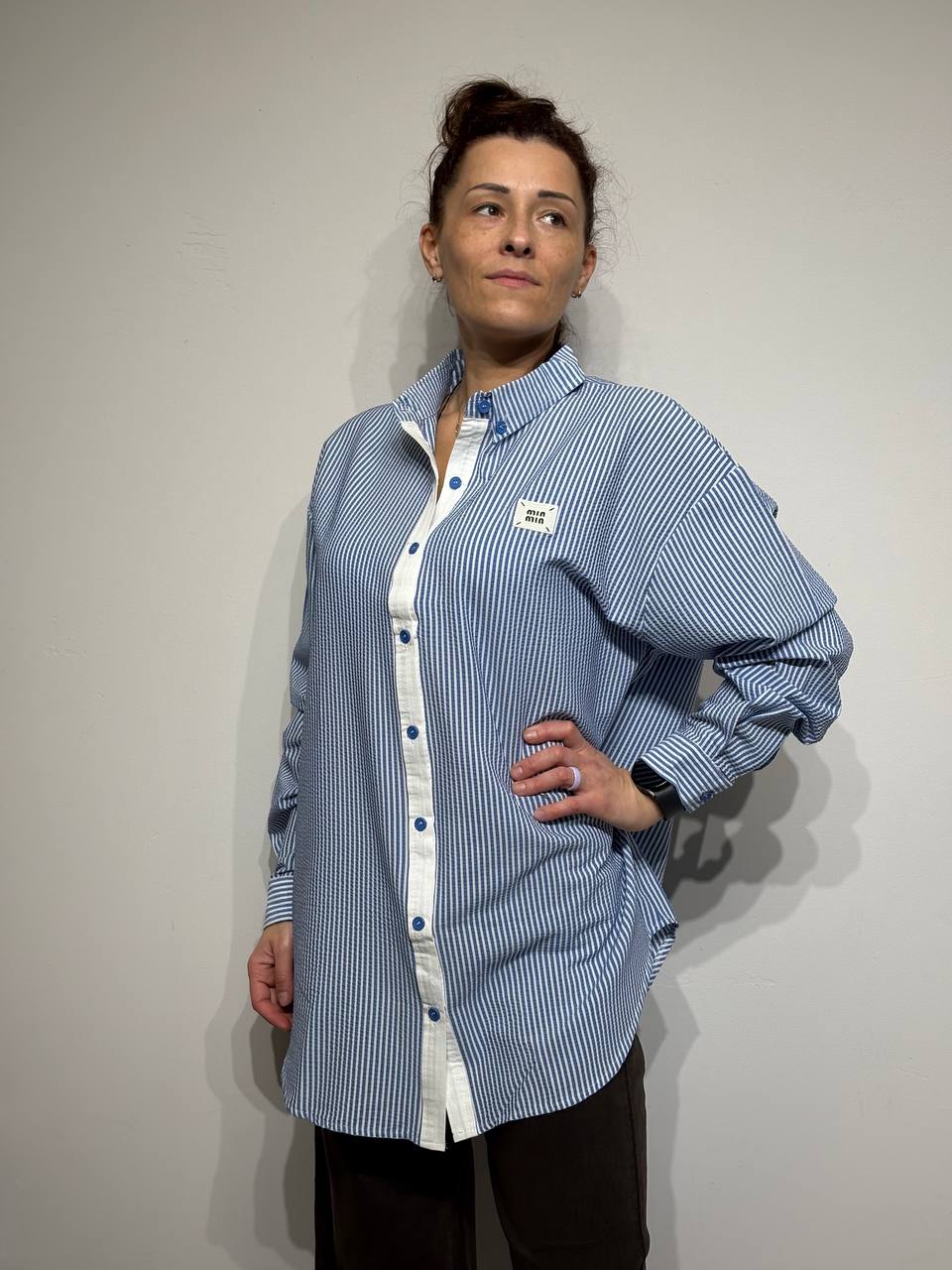 Sieviešu_krekls_balts_ar_zilo