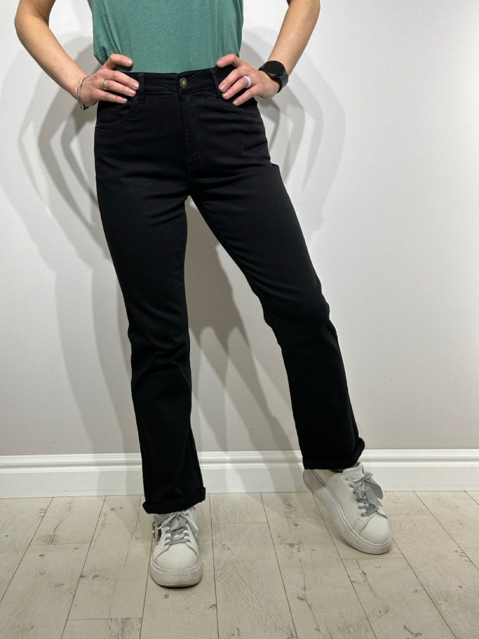 Sieviešu_taisni_džinsi