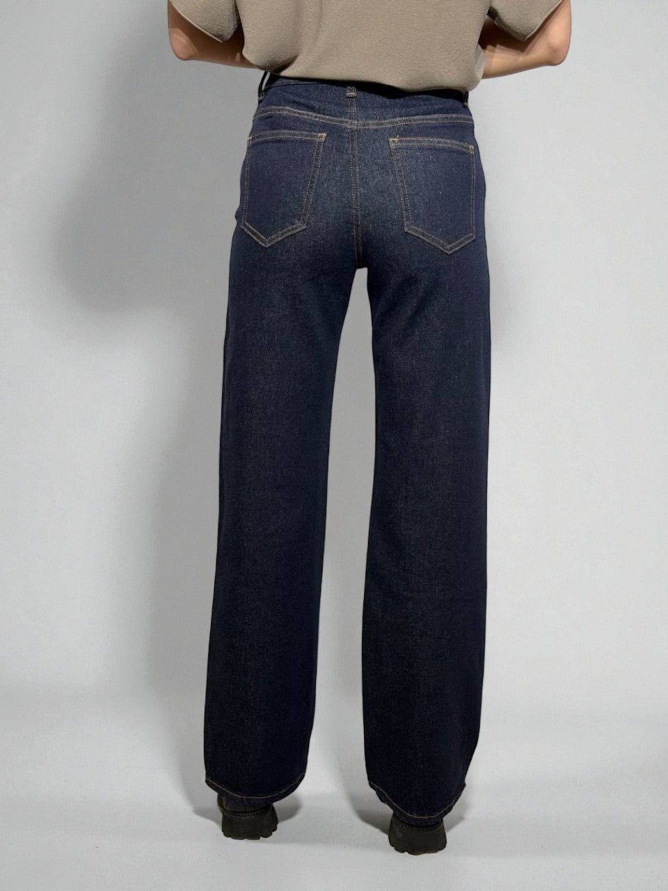 Tumši plataus kirpimo elastingi džinsai