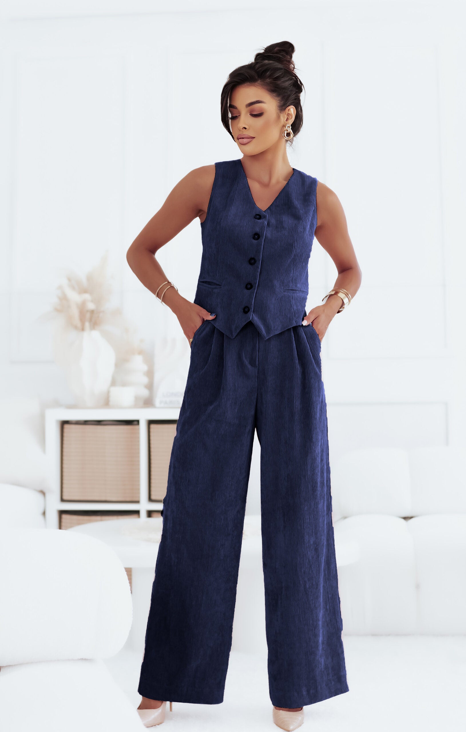 Smalka_velveta_kostīms