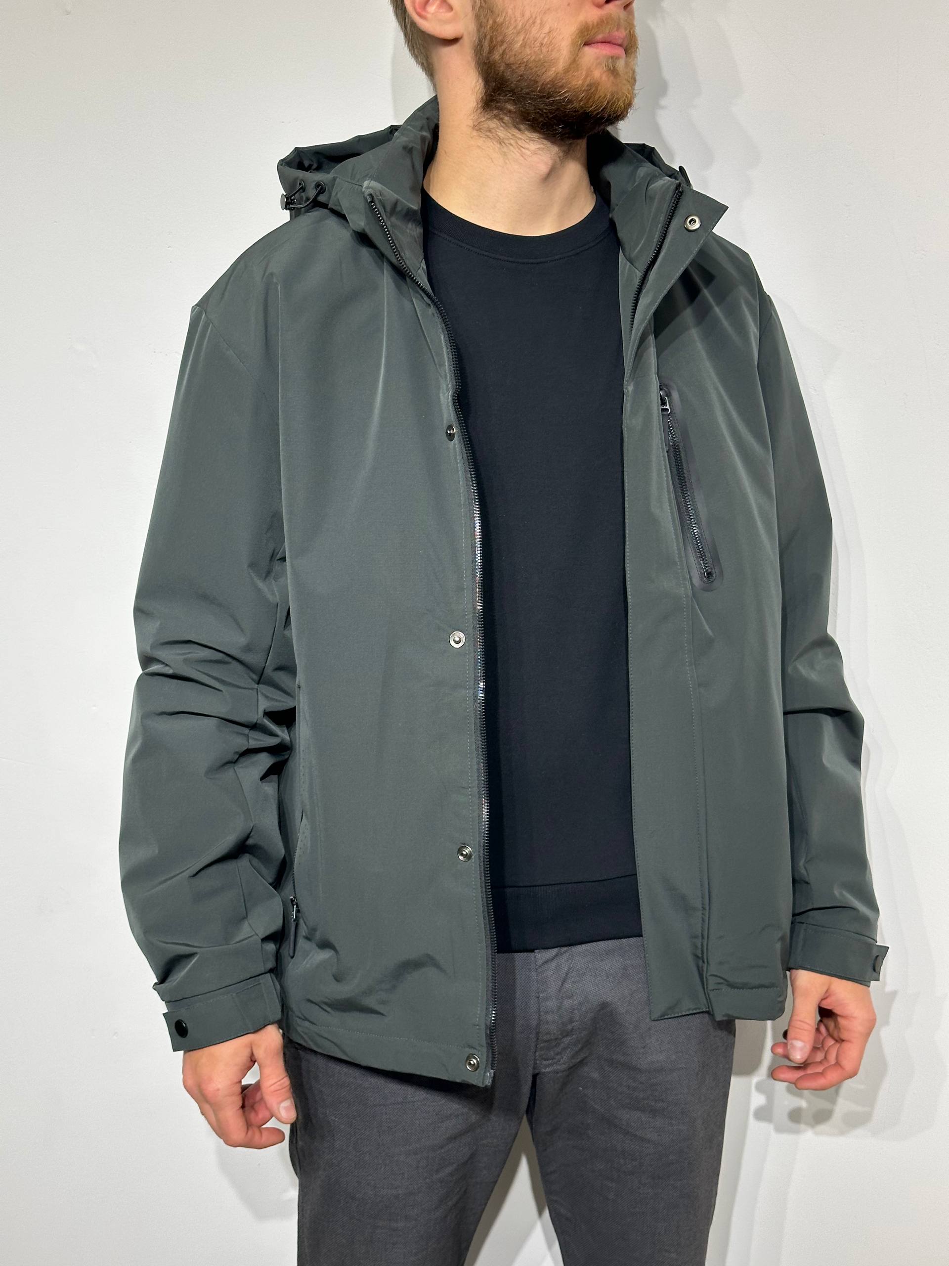 Легкая мужская куртка на весну