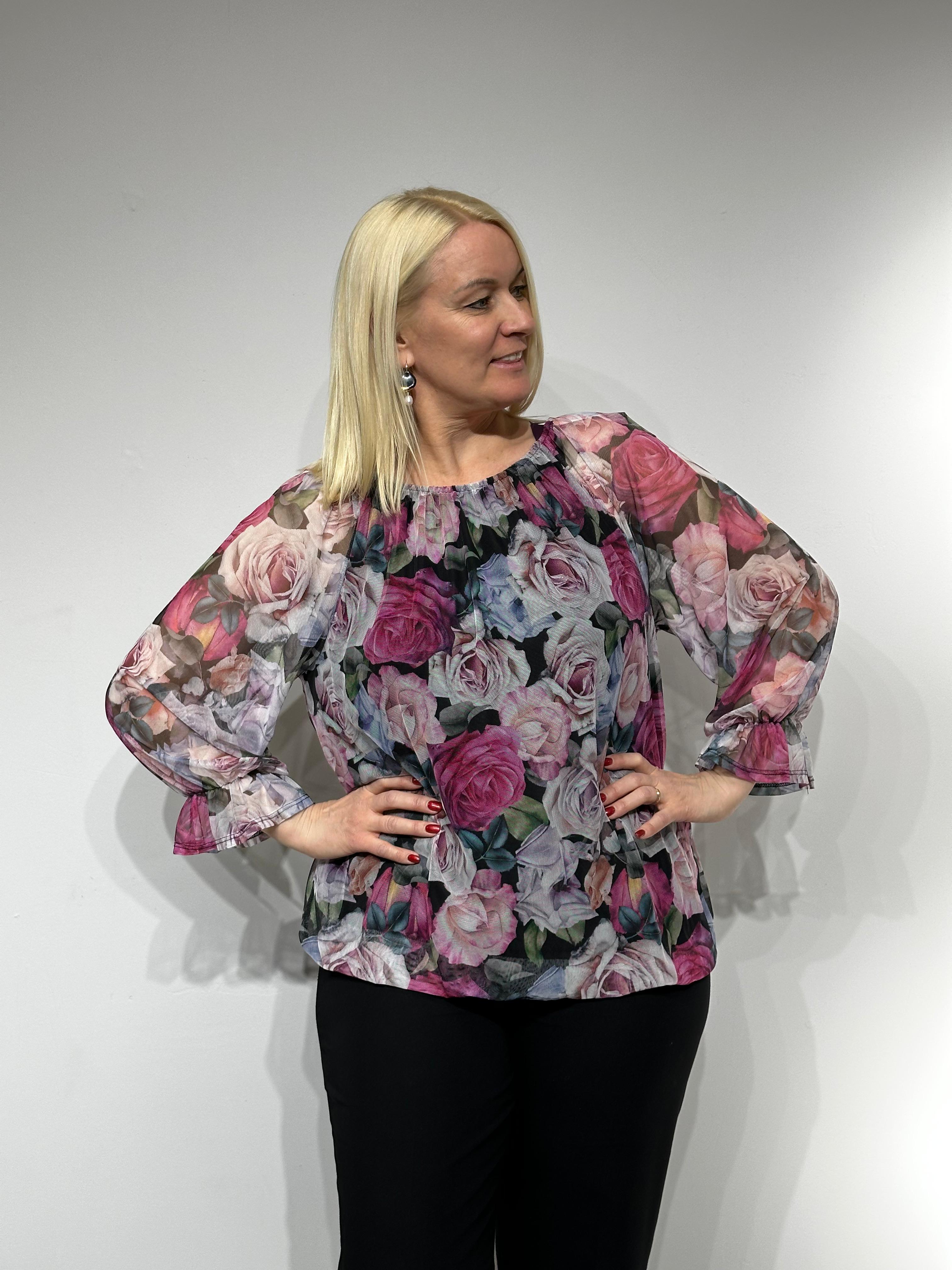 Легкая женская блузка