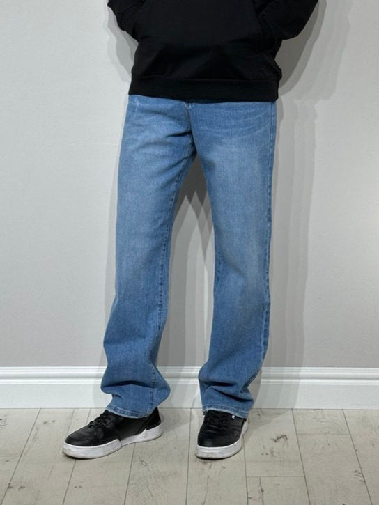 Stilīgi džinsi jauniešiem