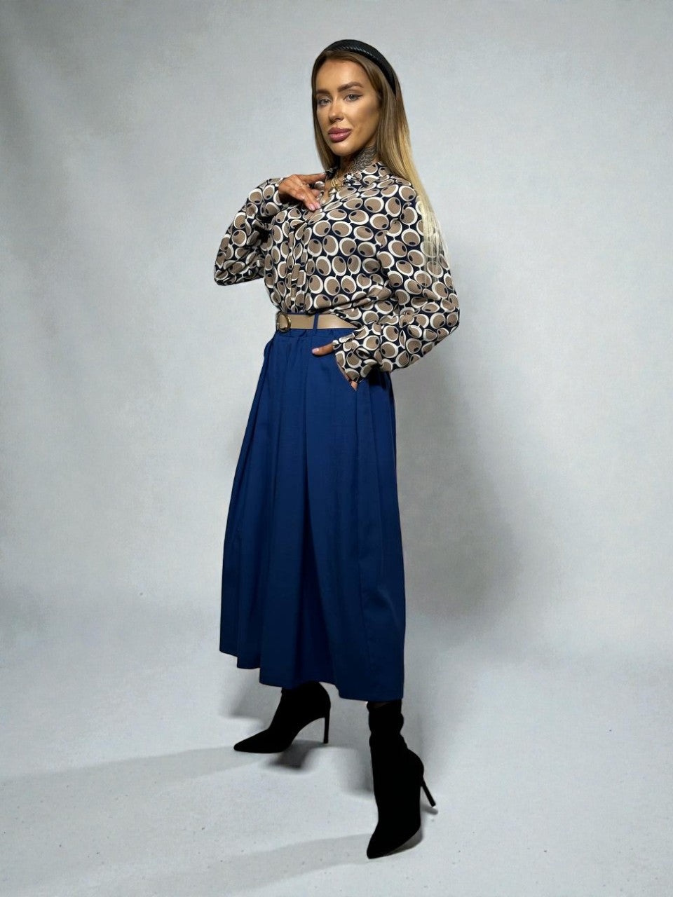 Elegant pleated skirt