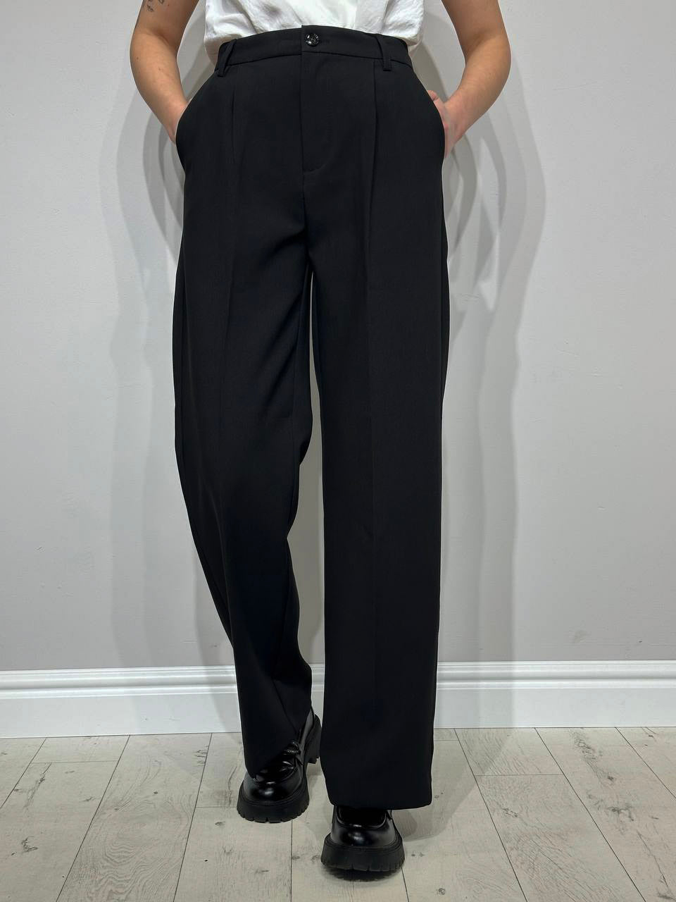 Classic pants for women