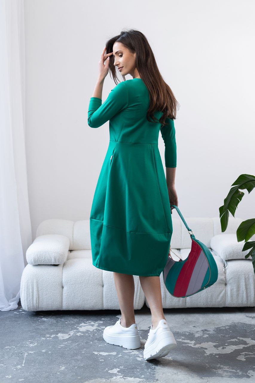 Zaļa kleita ikdienai un svētkiem