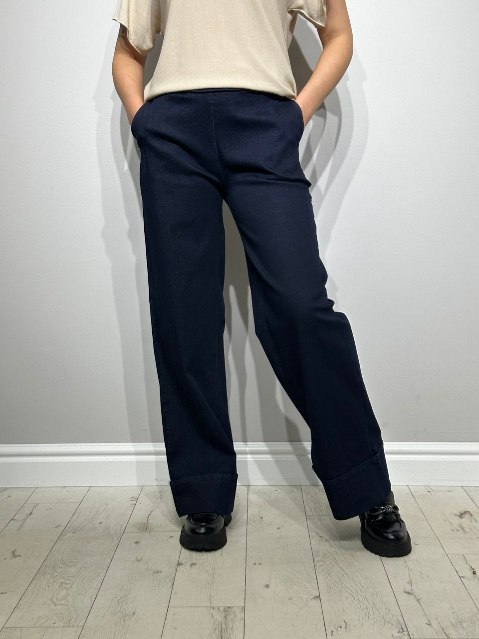 Sieviešu_platas_džinsa_bikses