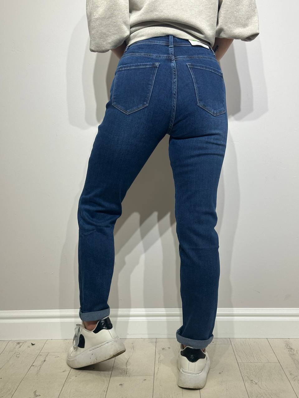 Džinsi_klasiski_zili_