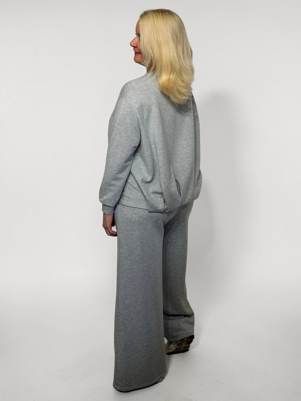 Moodne vabaaja komplekt naistele