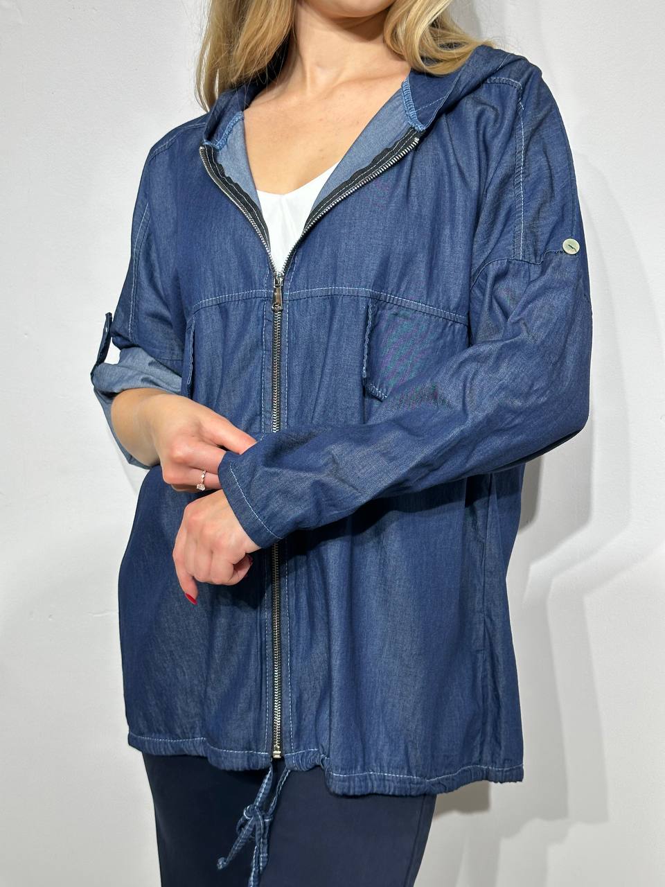 Viegla džinsa jaka sievietēm