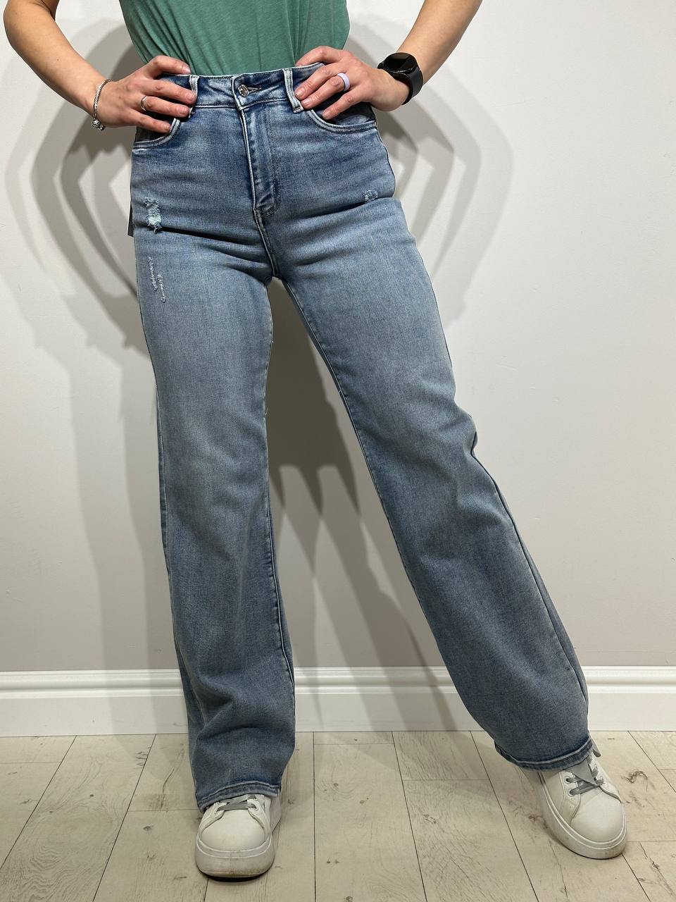 Wide women's jeans with rips