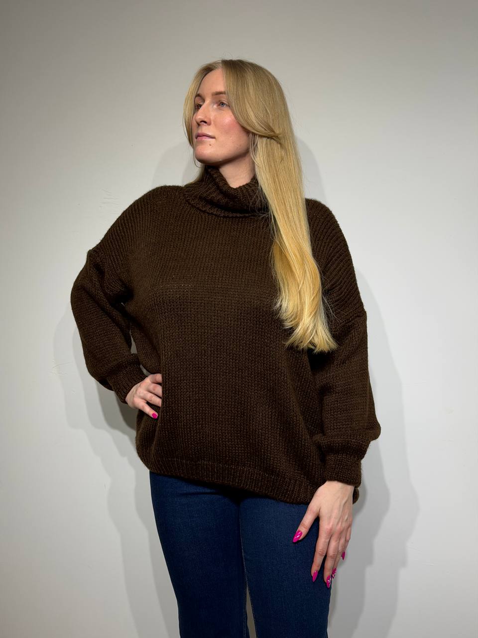 Oversized knitted pullover for women