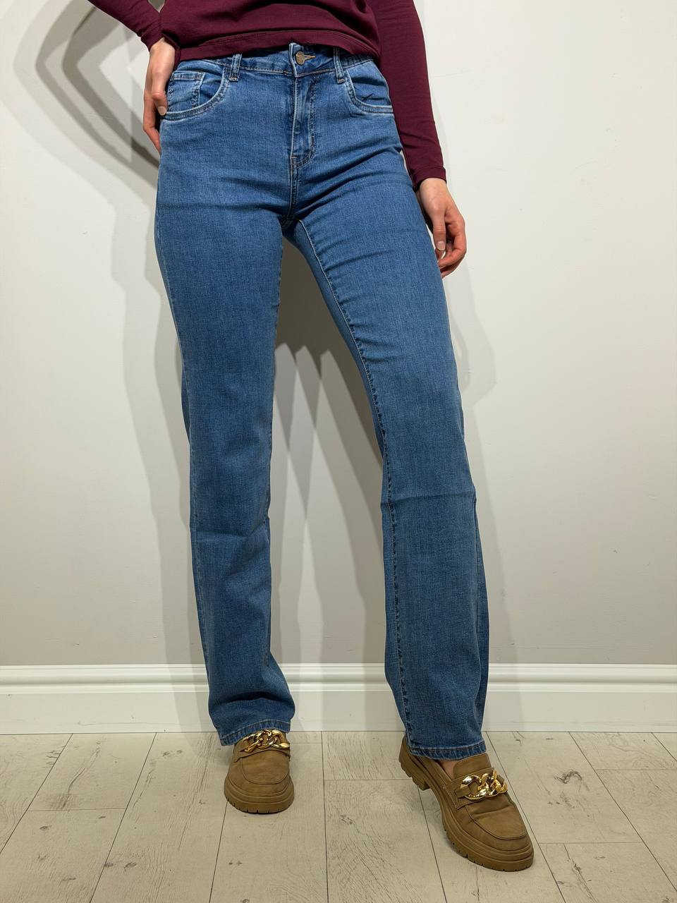 Plāni, gari džinsi sievietēm