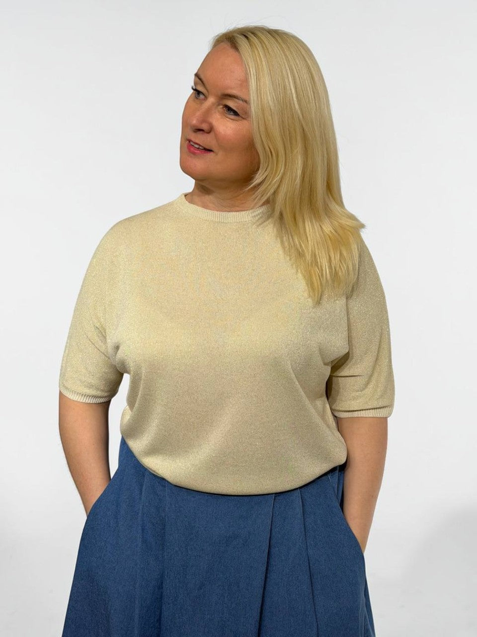 Elegants tops ar smalku mirdzumu