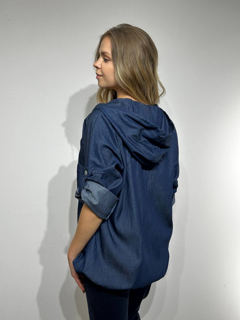 Viegla džinsa jaka sievietēm