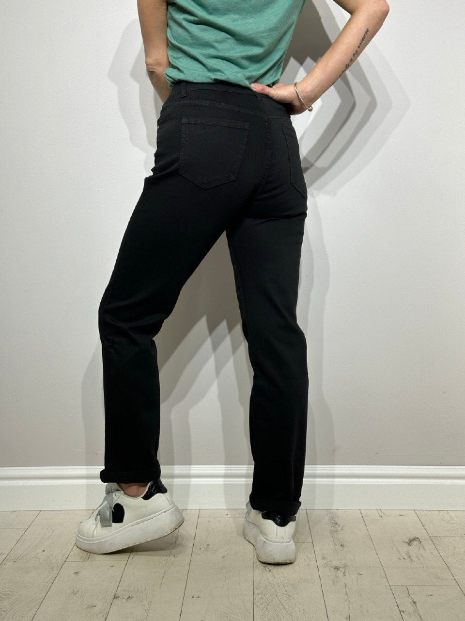 Straight cut women's jeans