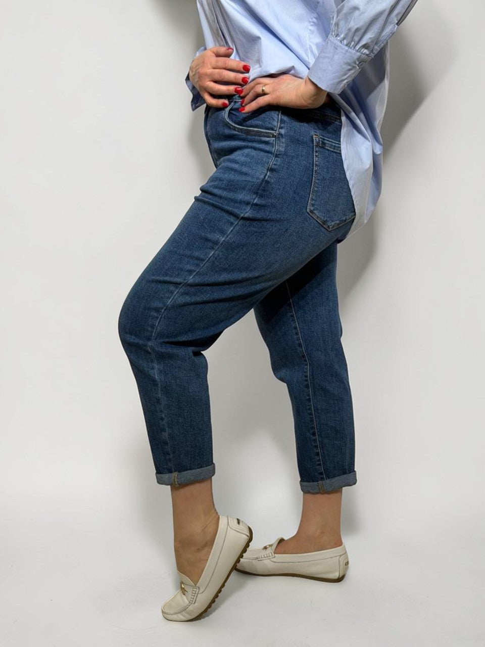 Laiskade lõigetega suvised teksad