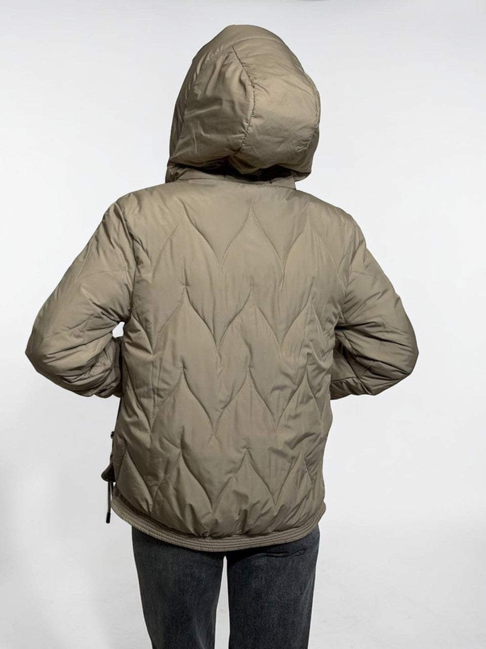 Women's short puffy jacket with hood