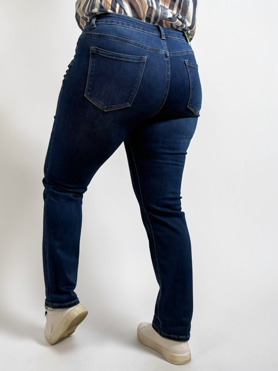 Elastsed suurte mõõtude teksad