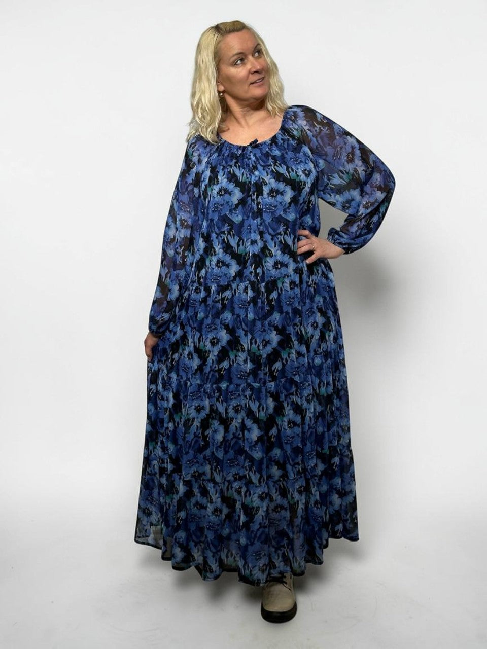 Eleganta maxi kleita ar ziedu rakstu