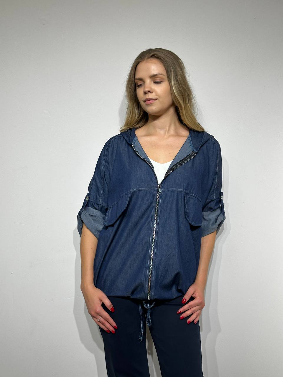 Viegla džinsa jaka sievietēm