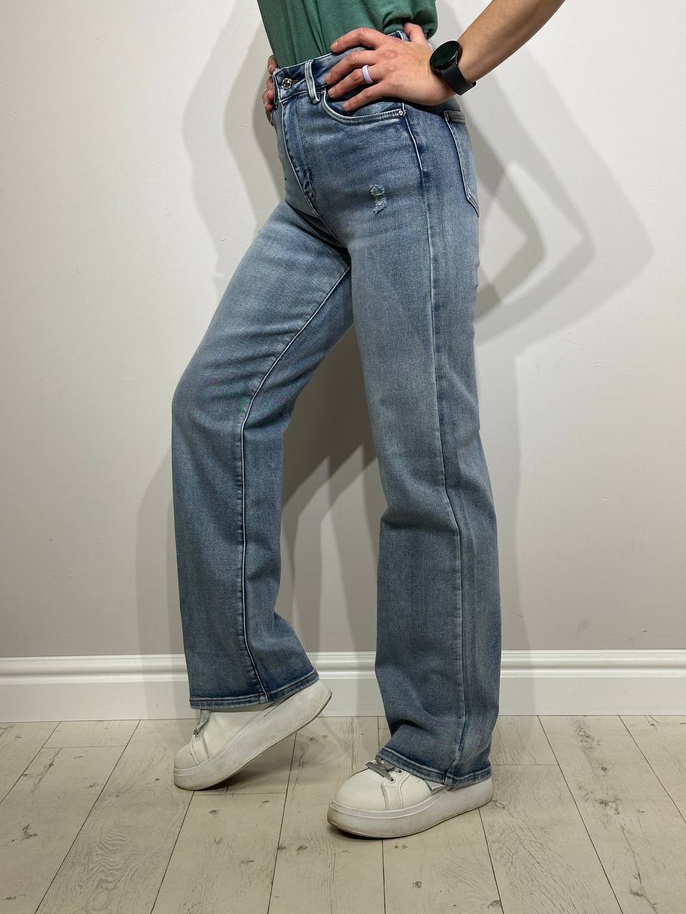 Wide women's jeans with rips
