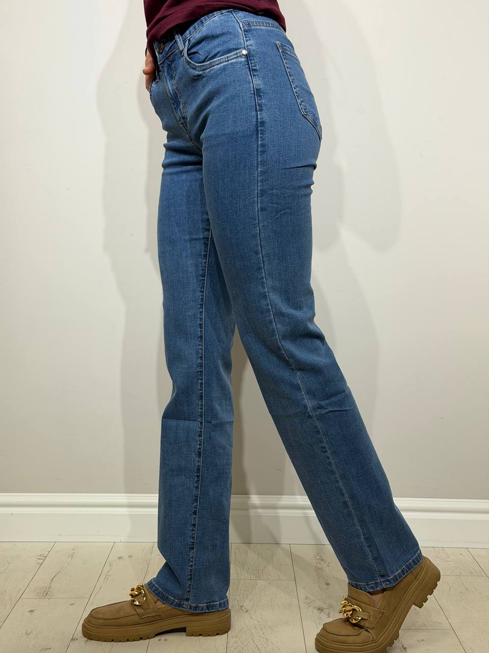 Plāni, gari džinsi sievietēm