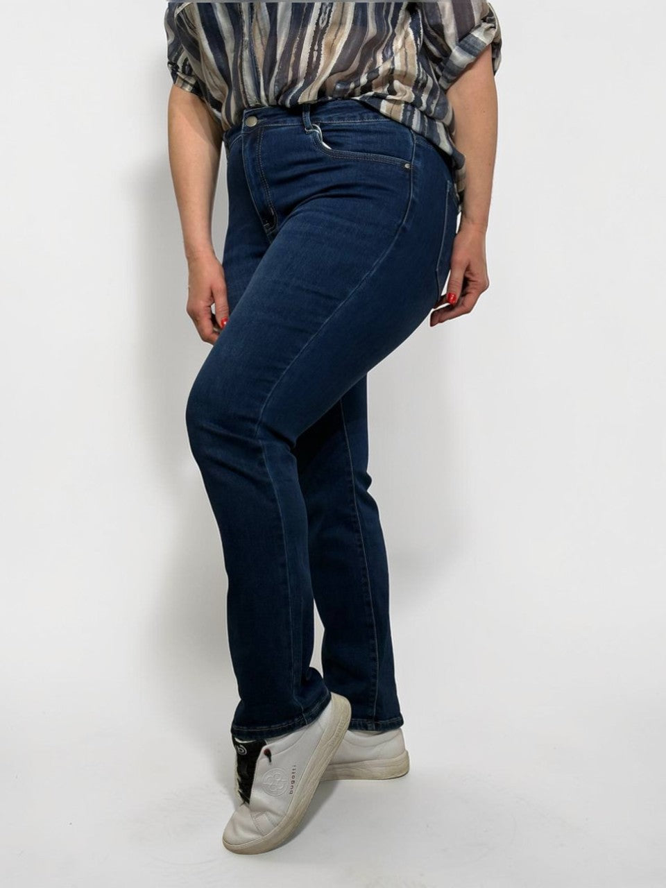 Elastsed suurte mõõtude teksad