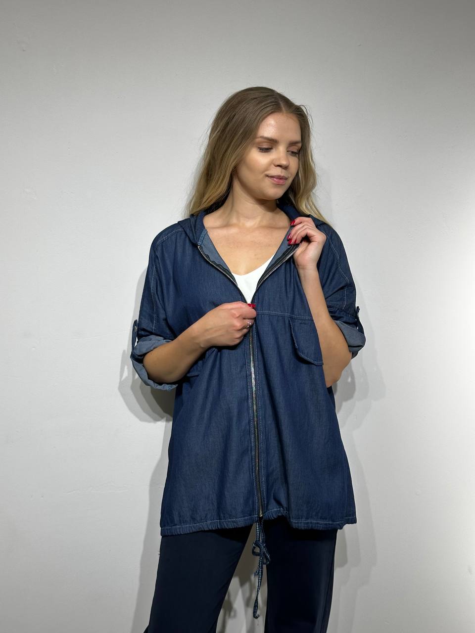 Viegla džinsa jaka sievietēm