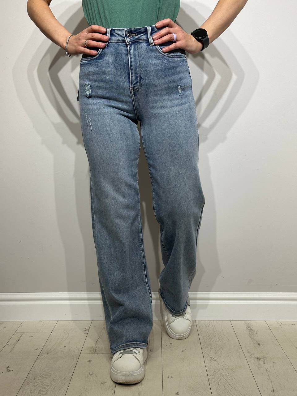 Wide women's jeans with rips