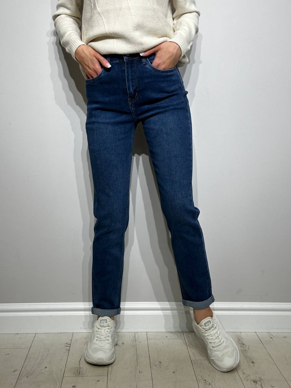 Mom fit džinsai su gumyte nugaroje