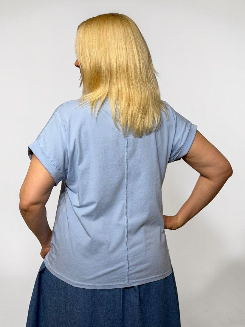 Vasaras tops ar V-veida izgriezumu