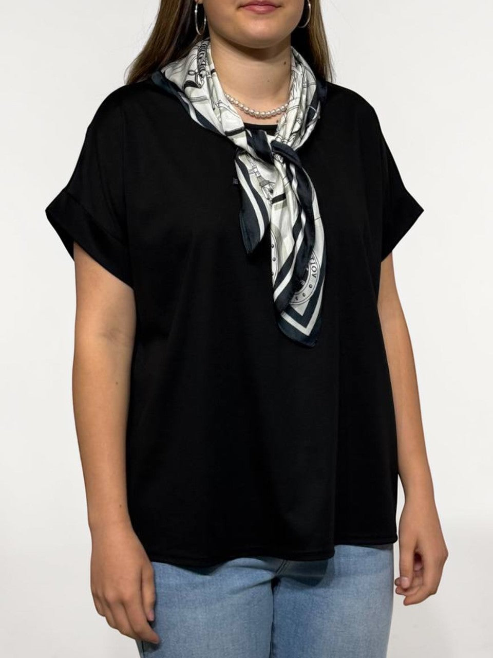 Elegant top with a scarf
