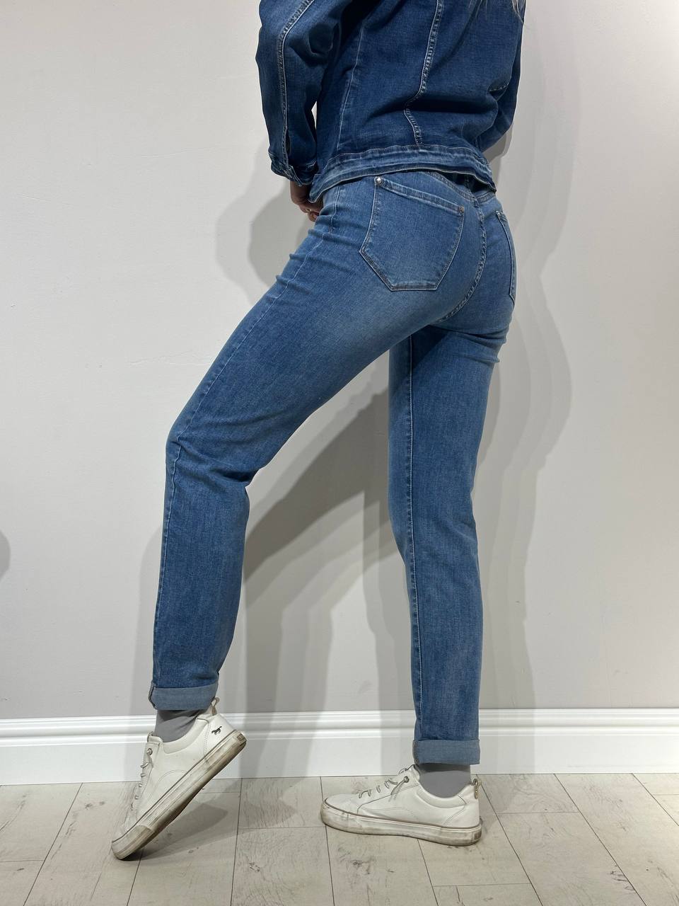 Klasiski taisni džinsi sievietēm