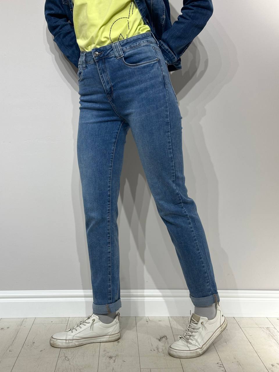 Klasiski taisni džinsi sievietēm