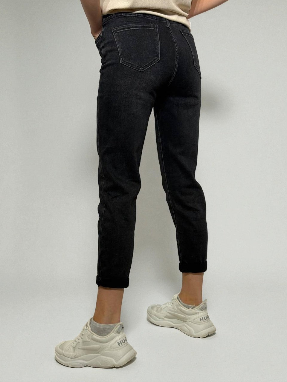 Laisvo silueto grafito pilkos džinsai