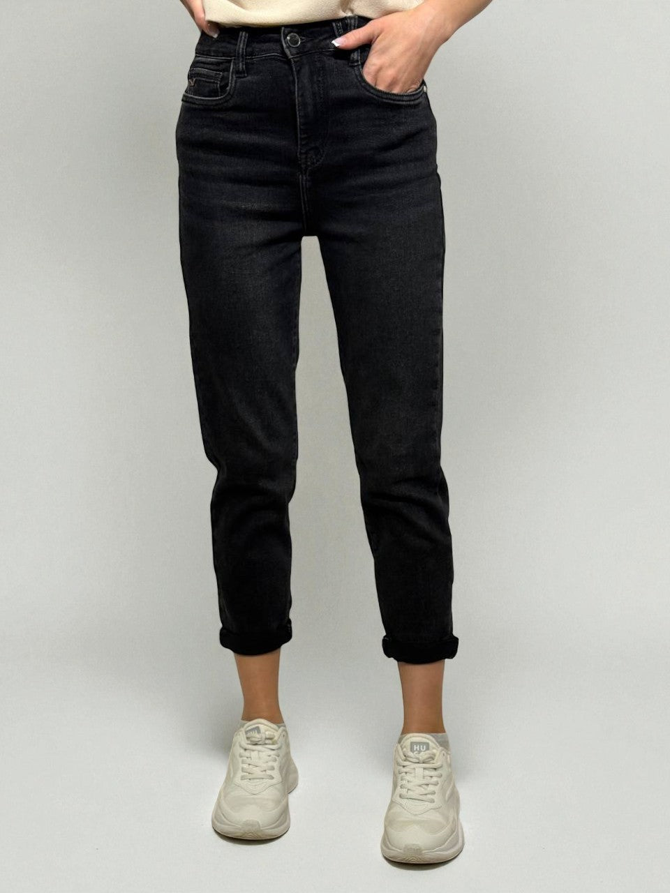 Laisvo silueto grafito pilkos džinsai