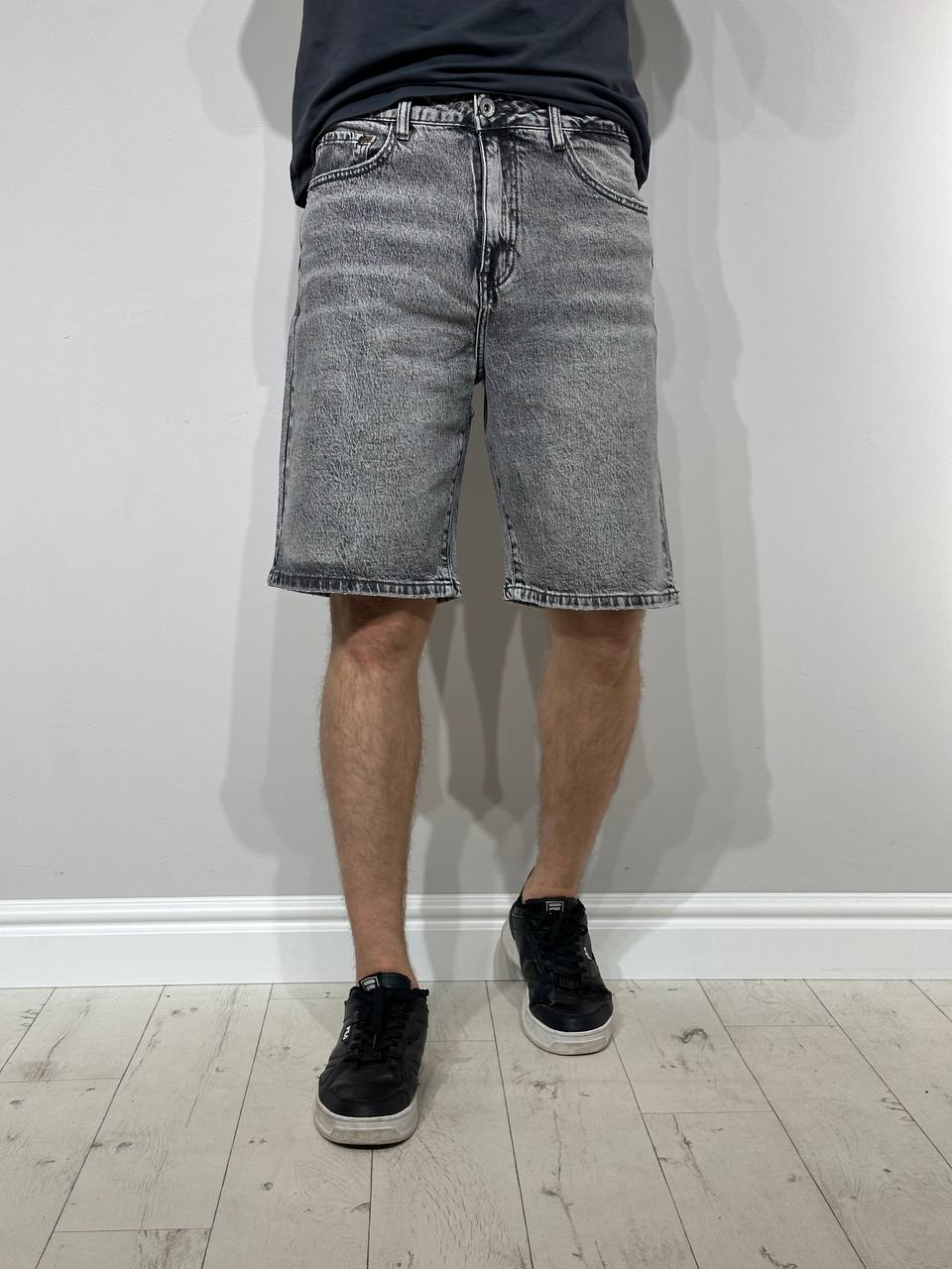 Laisvi džinsiniai šortai vyrams