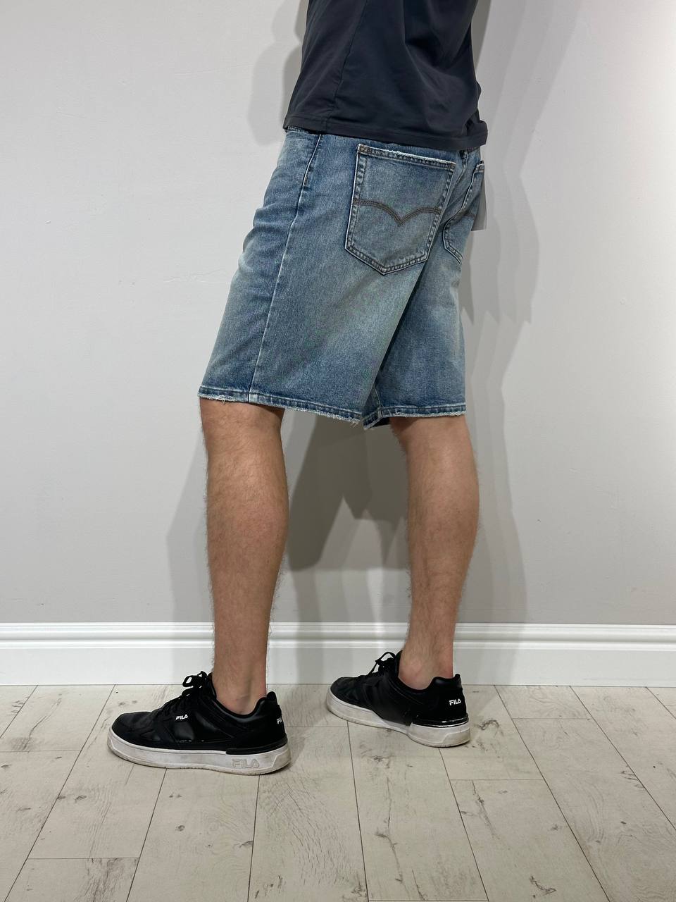 Laisvi džinsiniai šortai vyrams