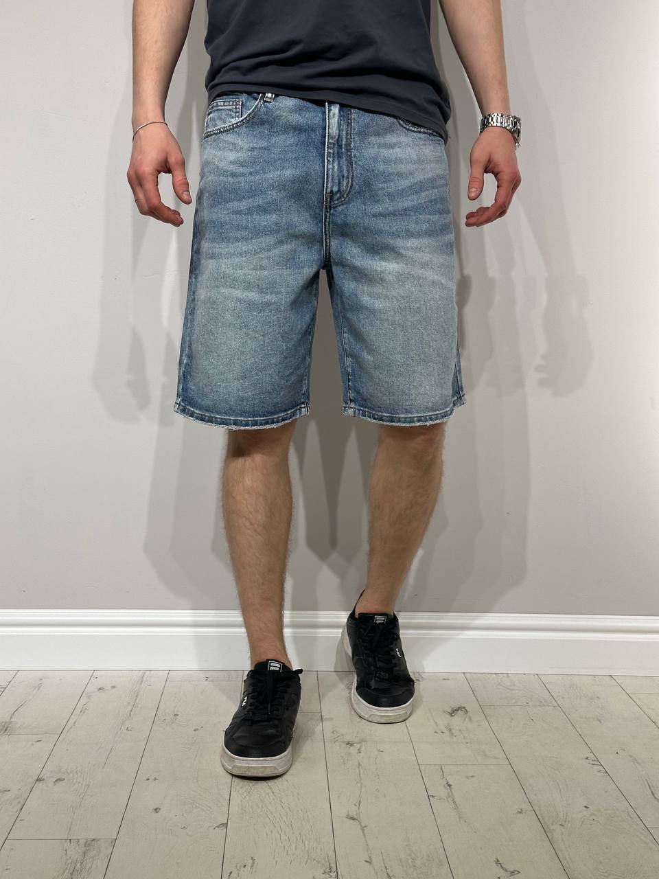 Laisvi džinsiniai šortai vyrams