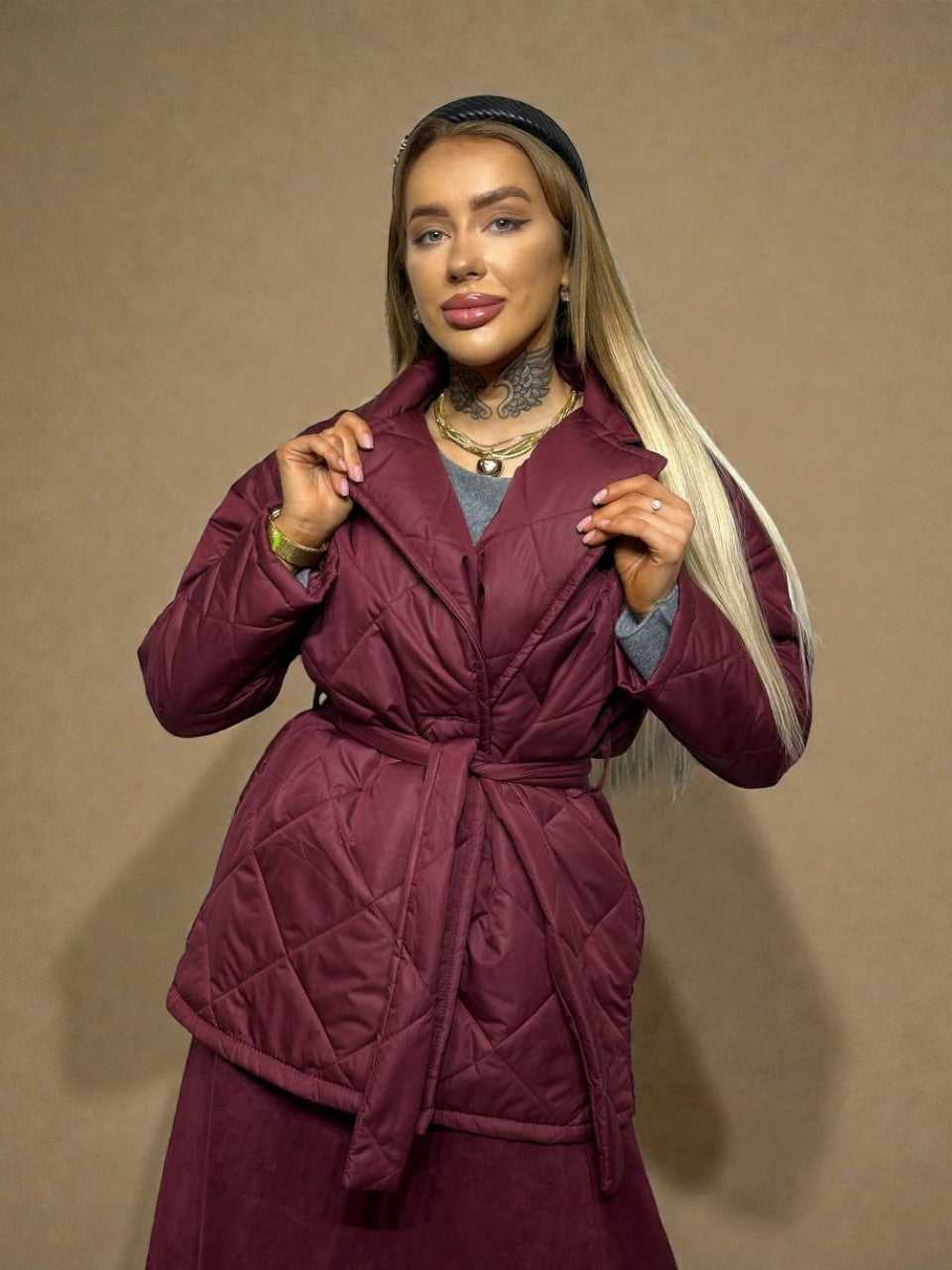 Бордовая куртка с поясом